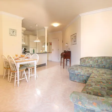 Lovely 2 Bedroom With Pool And View, K26 Semesterbostad