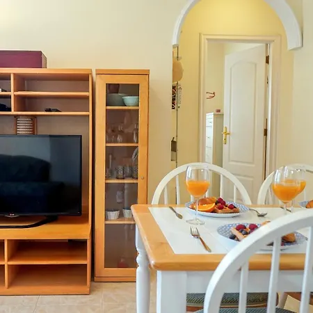Lovely 2 Bedroom With Pool And View, K26 Semesterbostad