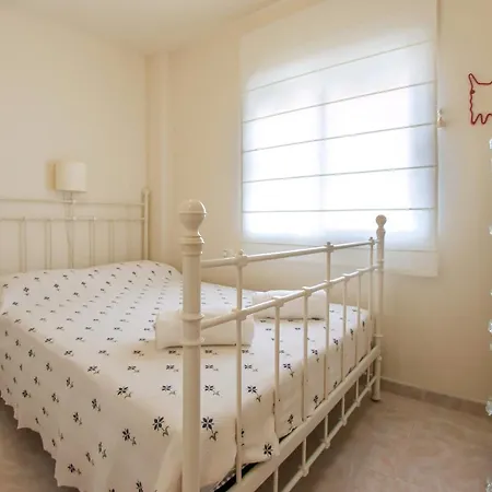 Semesterbostad Lovely 2 Bedroom With Pool And View, K26 *