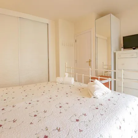 Lovely 2 Bedroom With Pool And View, K26 Semesterbostad