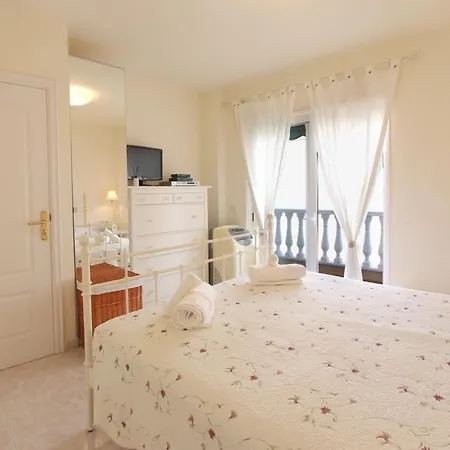 Lovely 2 Bedroom With Pool And View, K26 Semesterbostad *