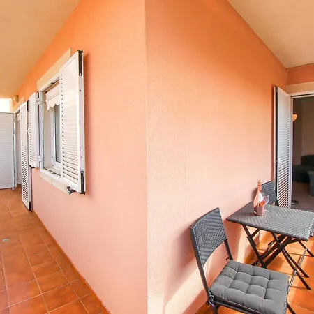Lovely 2 Bedroom With Pool And View, K26