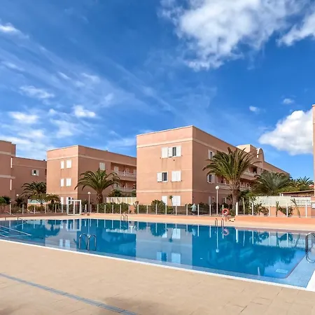 Semesterbostad Lovely 2 Bedroom With Pool And View, K26